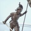 Антикварна скульптура «Той, хто йде в бій»