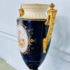 Антикварна ваза у стилі Ампір