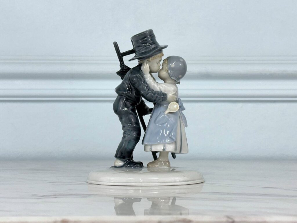 Вінтажна статуетка "Metzler and Ortloff"