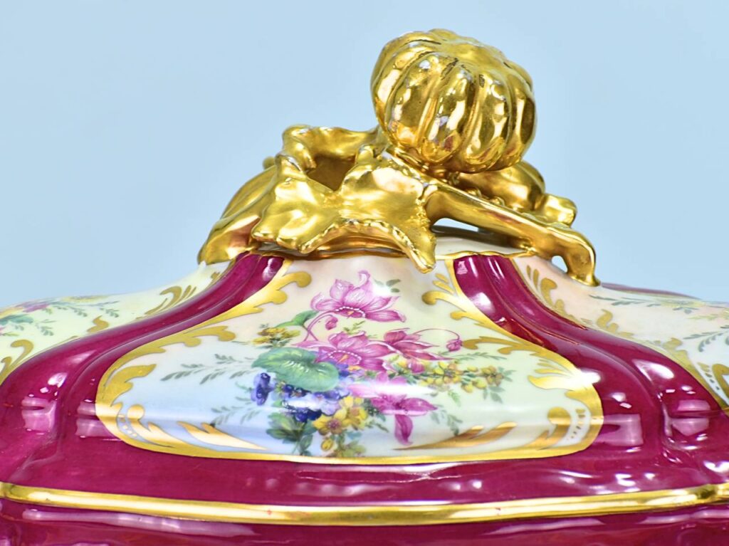 Вінтажна супниця (теріна) Limoges «Ribes»