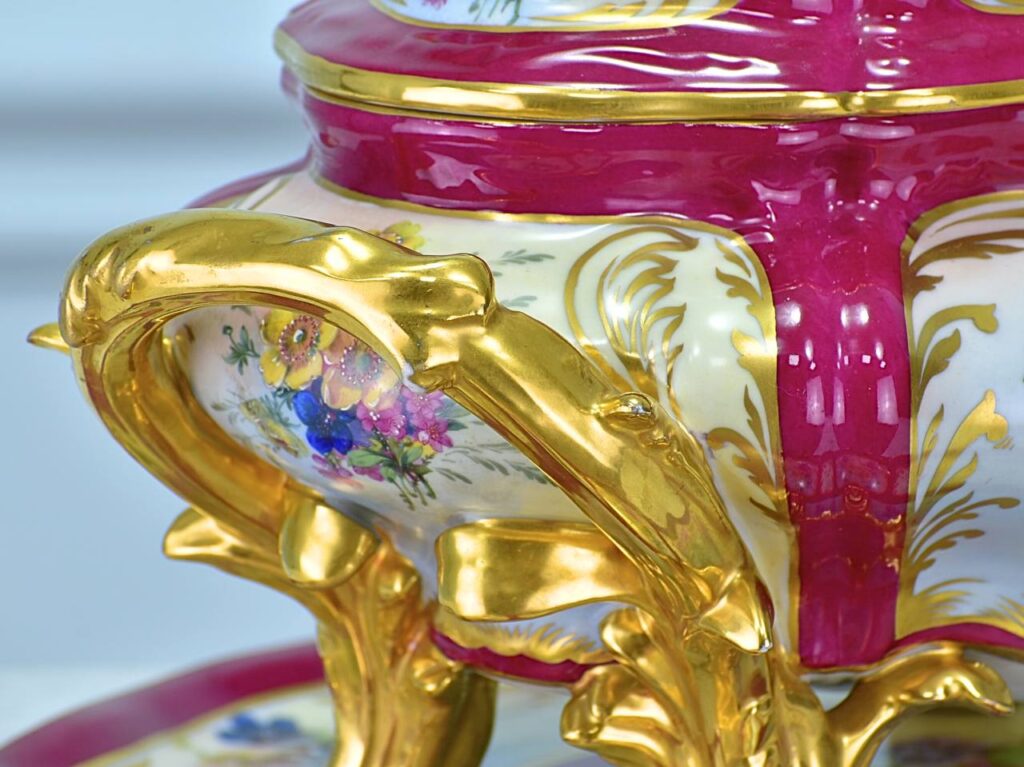 Вінтажна супниця (теріна) Limoges «Ribes»