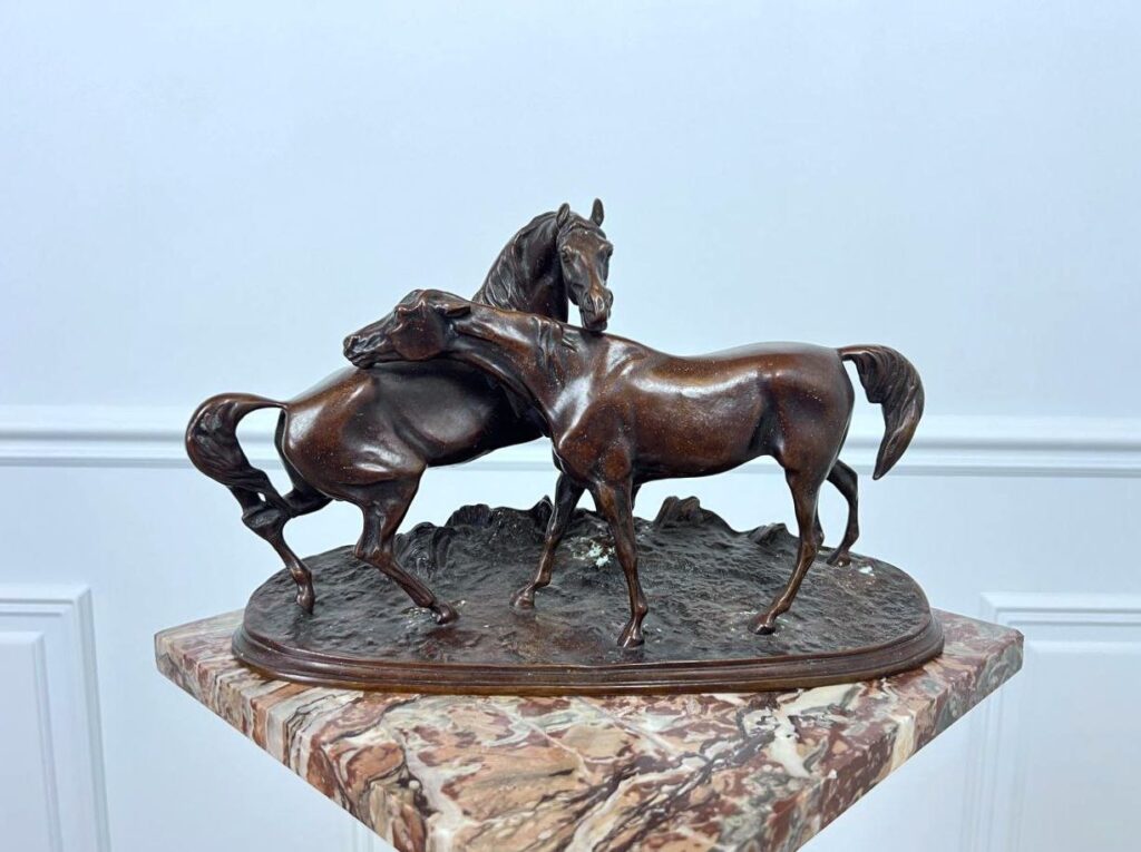 Антикварна скульптура «Chevaux» («Коні») з бронзи