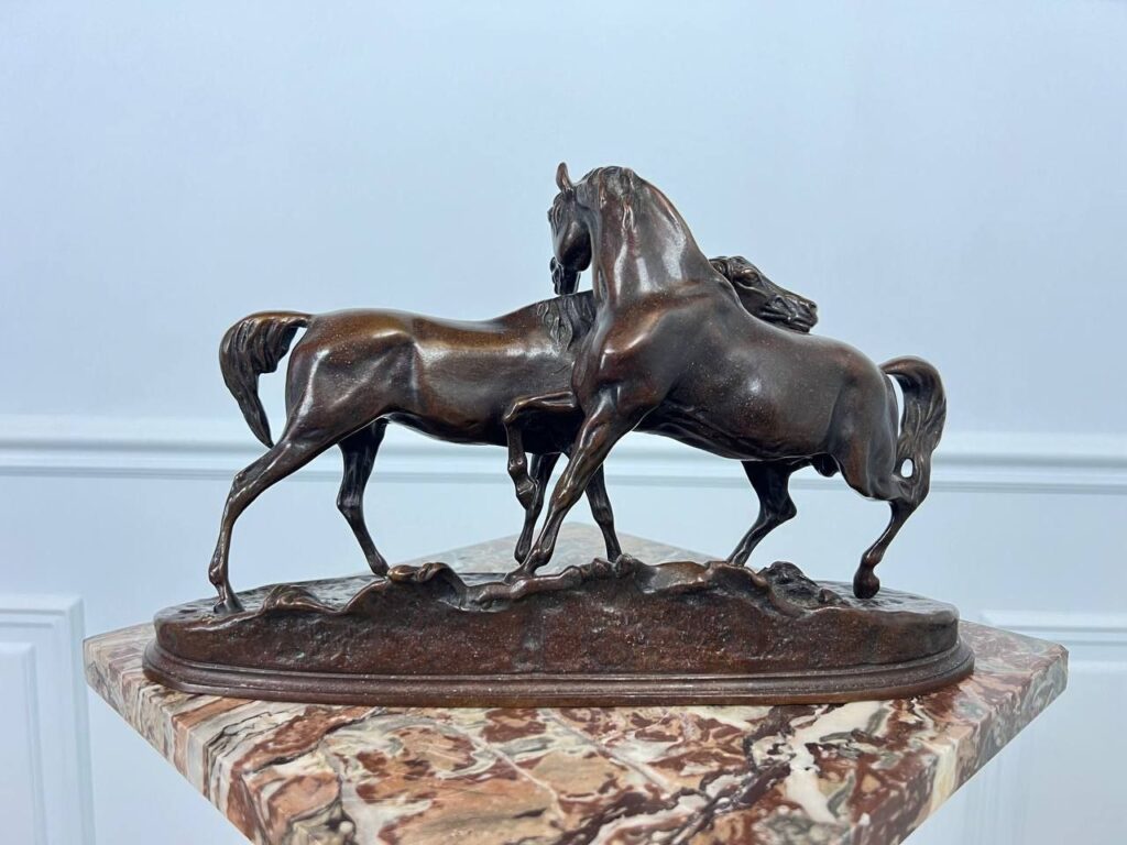 Антикварна скульптура «Chevaux» («Коні») з бронзи