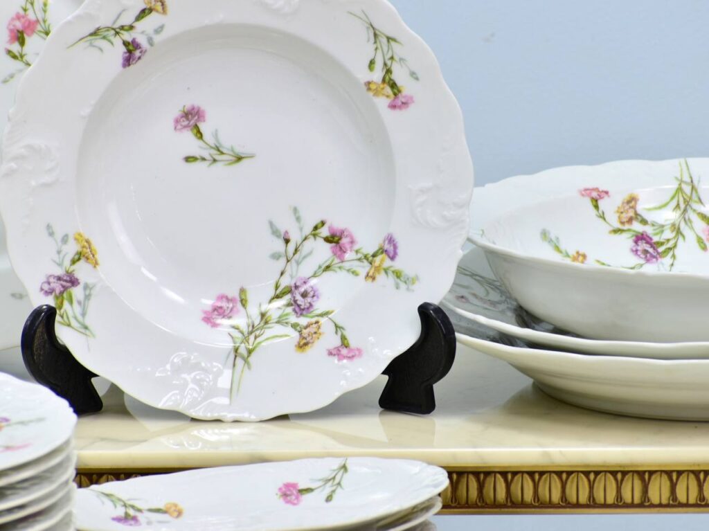 Антикварний столовий сервіз Limoges