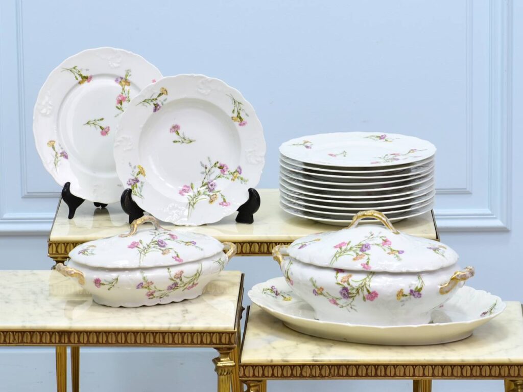 Антикварний столовий сервіз Limoges