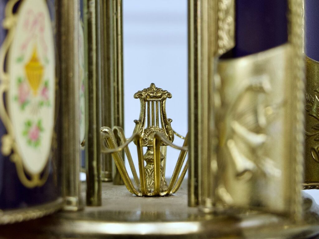 Вінтажний х'юмідор з музичною скринькою