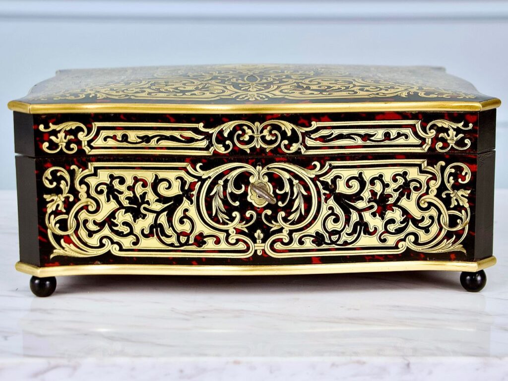 Антикварна шкатулка в стилі Буль (Boulle)