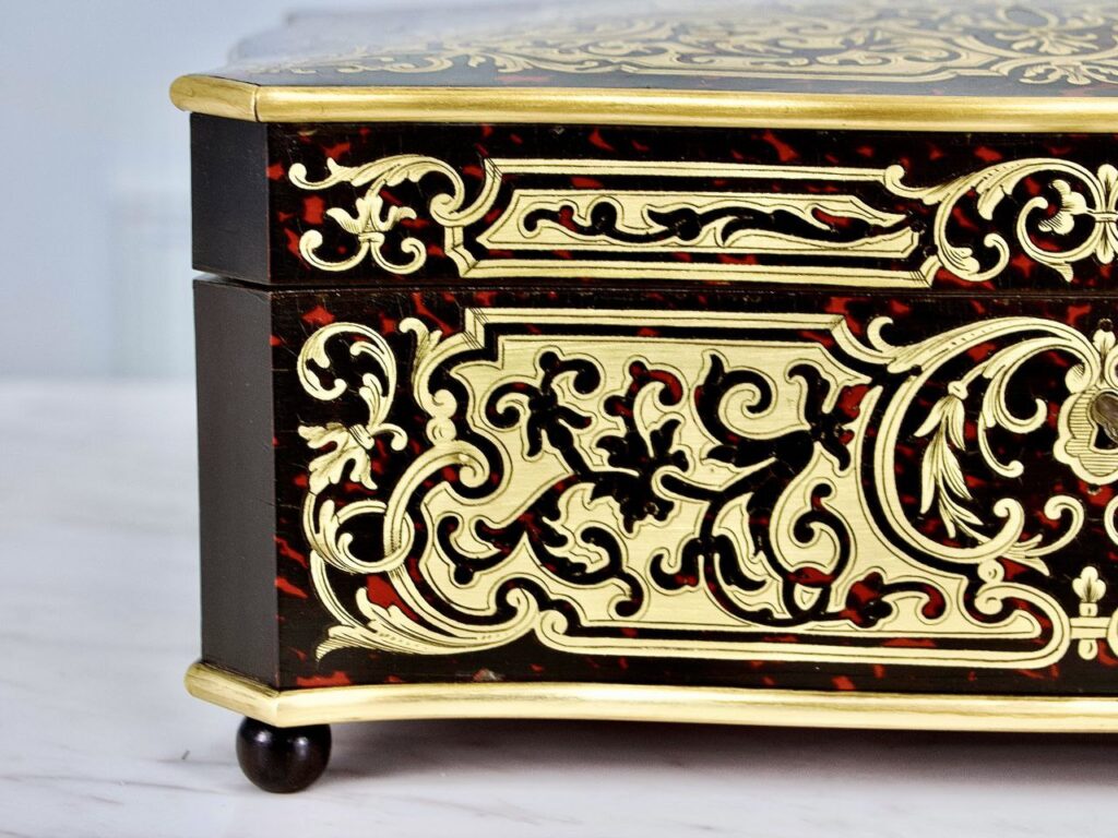 Антикварна шкатулка в стилі Буль (Boulle)