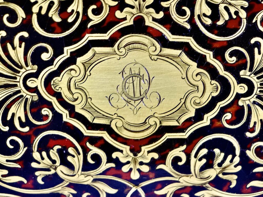 Антикварна шкатулка в стилі Буль (Boulle)
