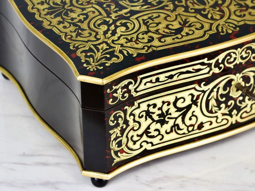 Антикварна шкатулка в стилі Буль (Boulle)