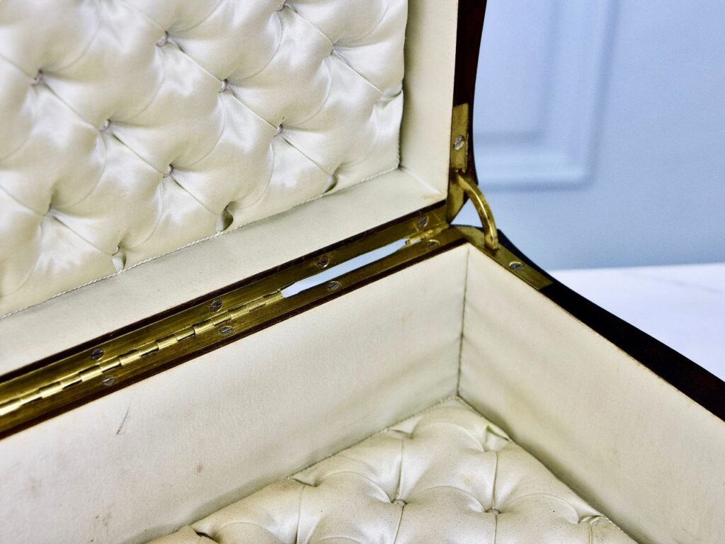Антикварна шкатулка в стилі Буль (Boulle)