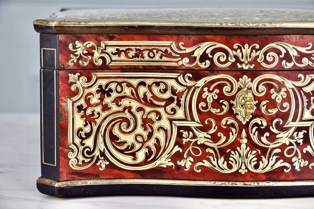 Антикварна шкатулка у стилі Буль (Boulle)