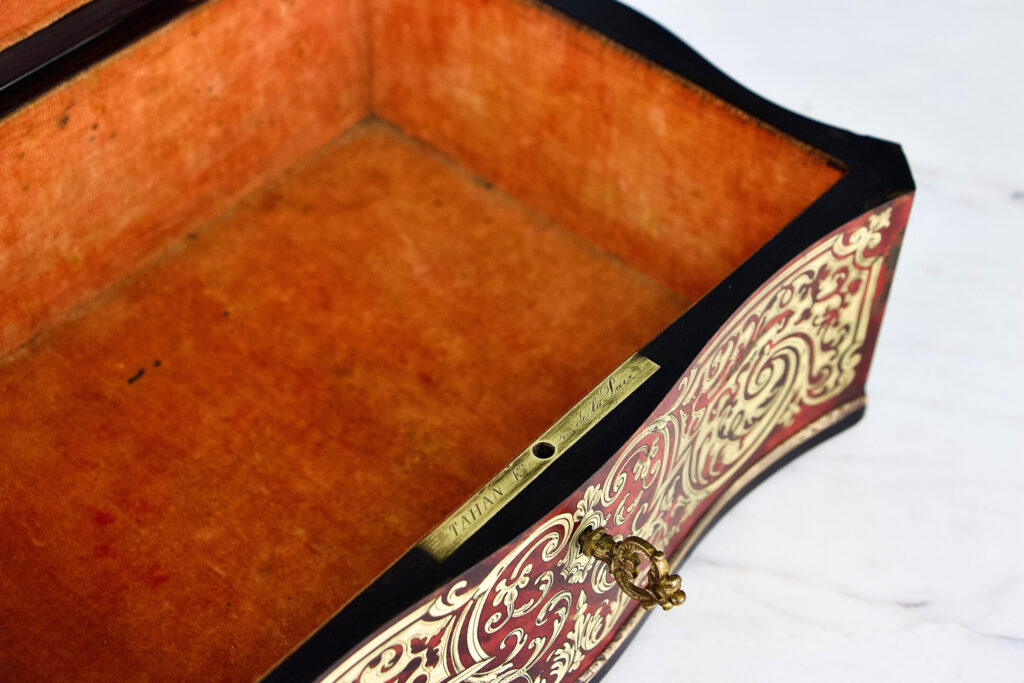 Антикварна шкатулка у стилі Буль (Boulle)