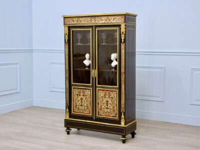 Антикварна вітрина в стилі Буль (Boulle)