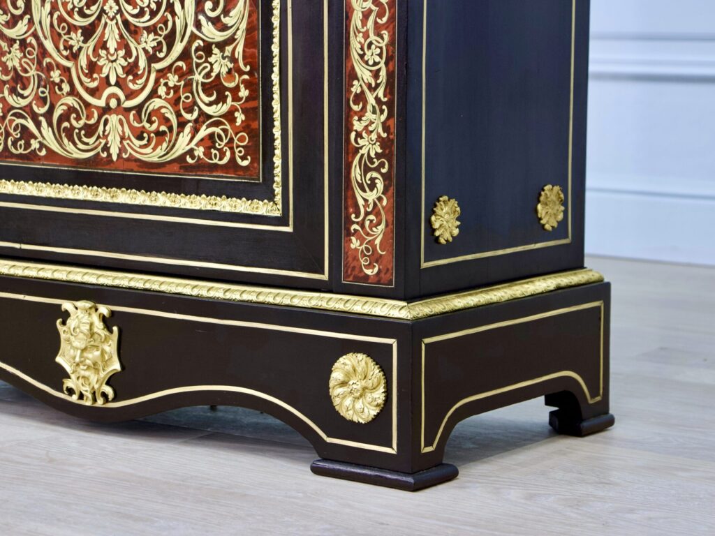 Антикварний комод у стилі Буль (Boulle)