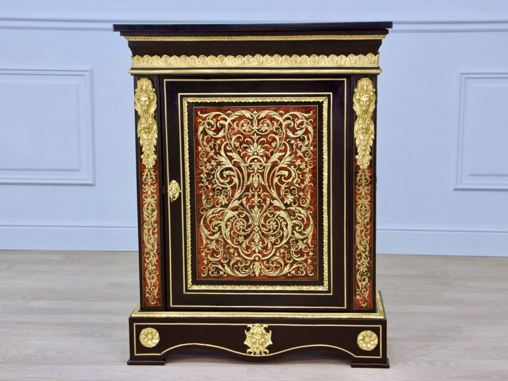 Антикварний комод у стилі Буль (Boulle)