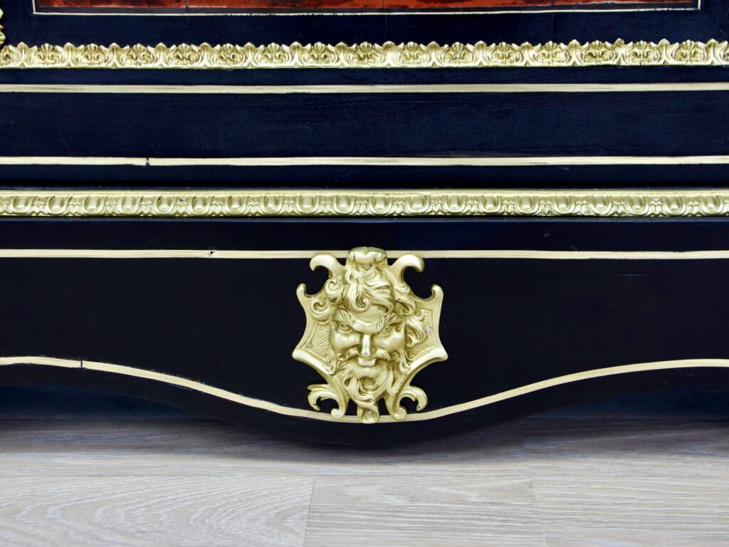 Антикварний комод у стилі Буль (Boulle)