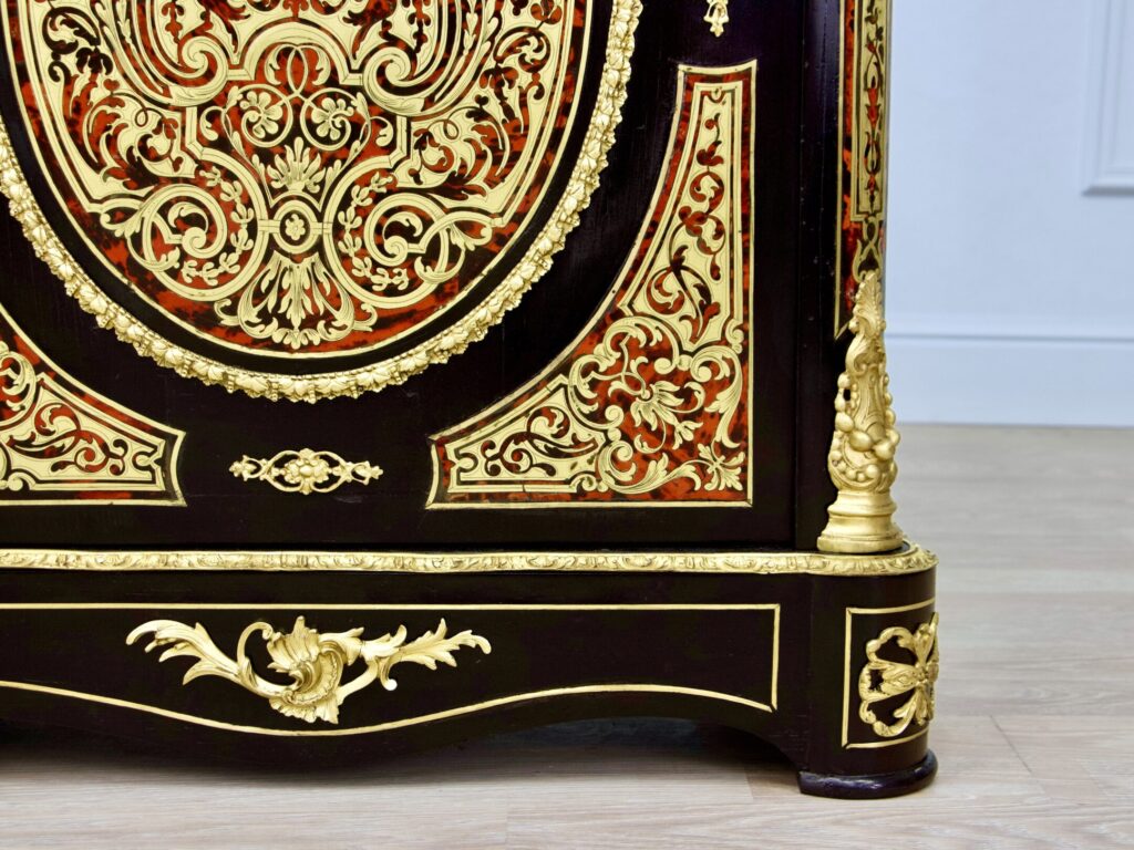 Антикварний комод в стилі Буль (Boulle)
