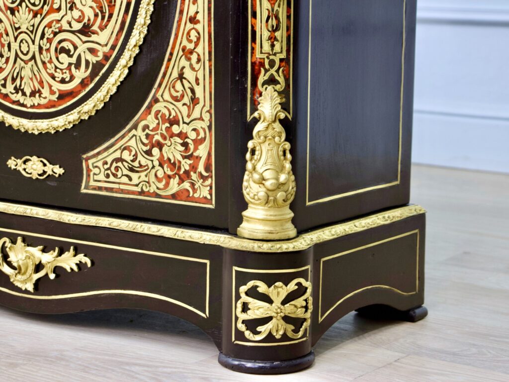 Антикварний комод в стилі Буль (Boulle)