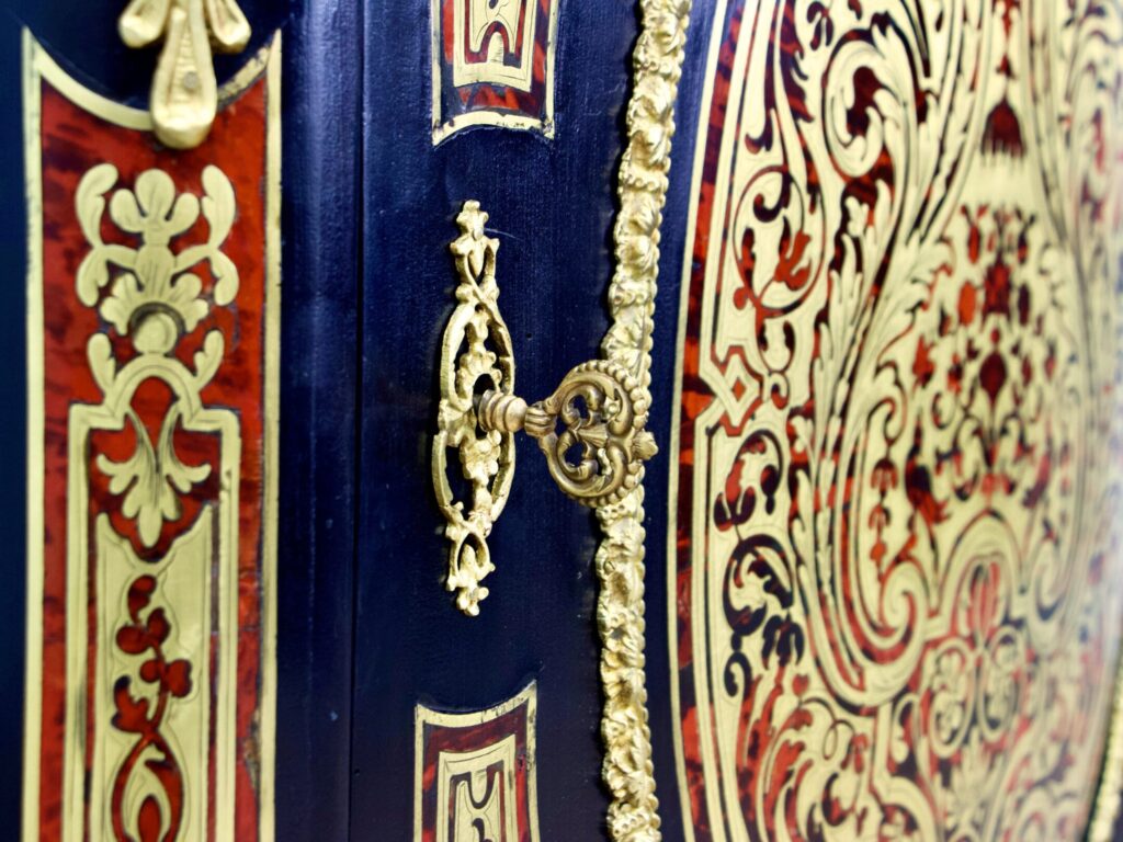 Антикварний комод в стилі Буль (Boulle)
