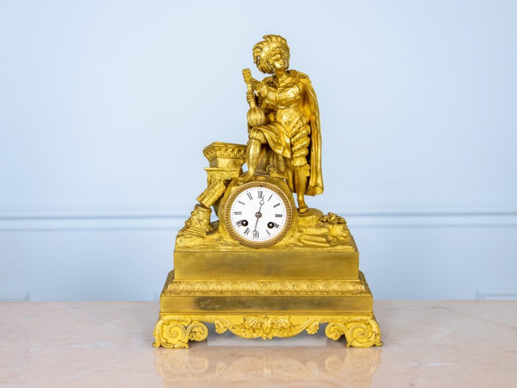Антикварний камінний годинник