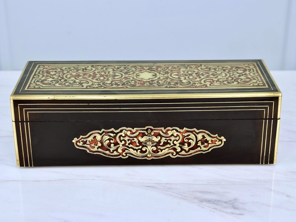 Антикварна шкатулка в стилі Буль (Boulle)