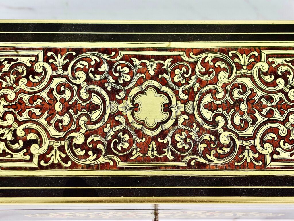 Антикварна шкатулка в стилі Буль (Boulle)