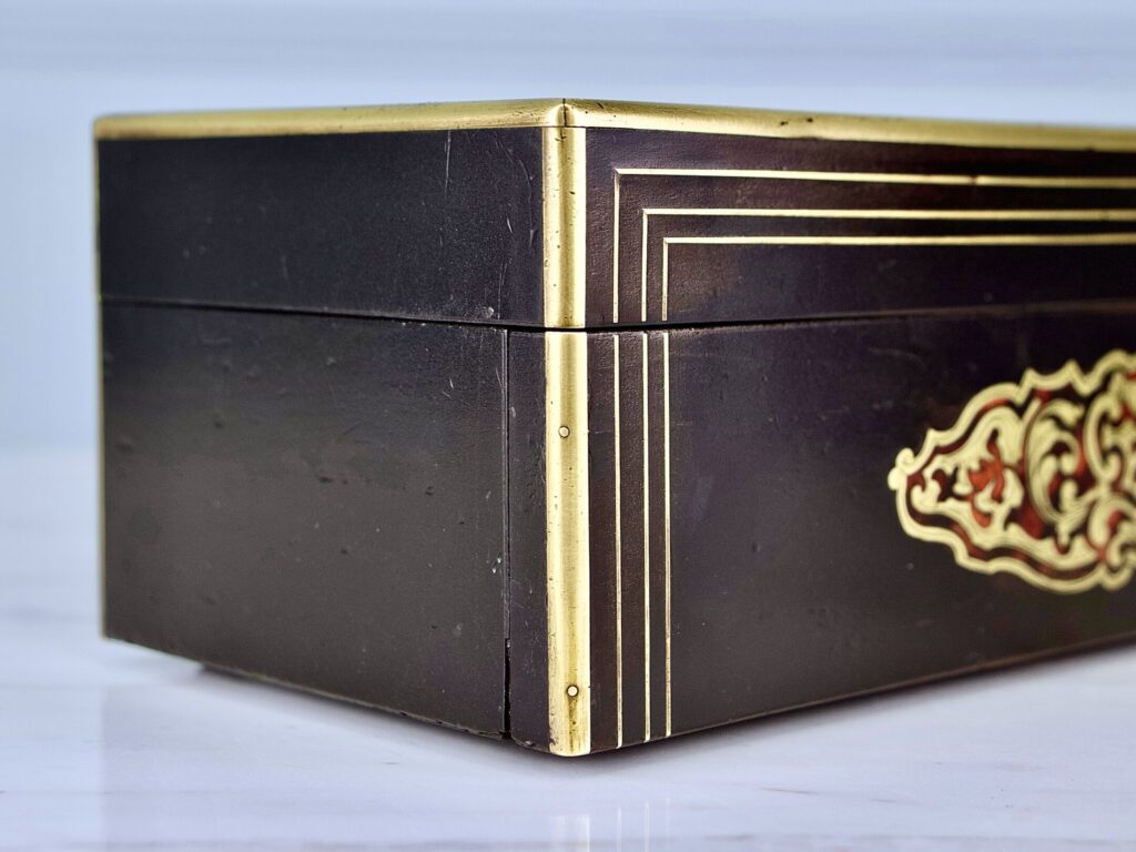 Антикварна шкатулка в стилі Буль (Boulle)