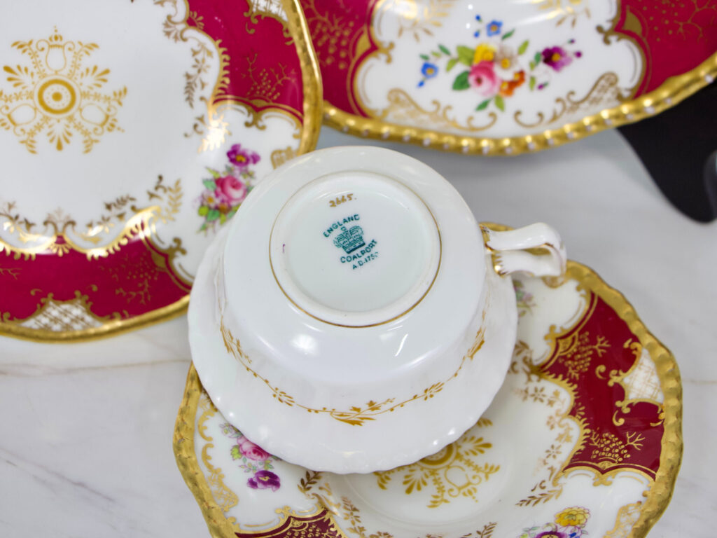 Антикварний порцеляновий сервіз Coalport