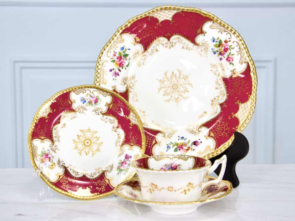 Антикварний порцеляновий сервіз Coalport