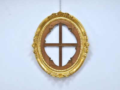 Антикварна овальна рама