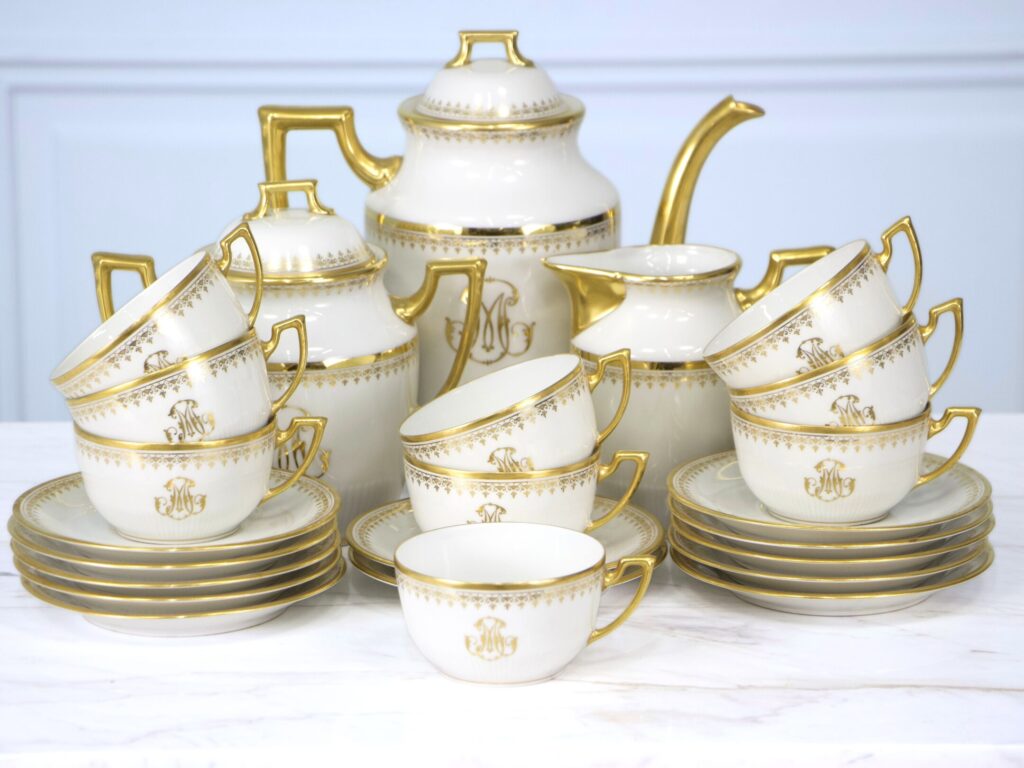 Фарфоровый чайный сервиз P.P. Limoges