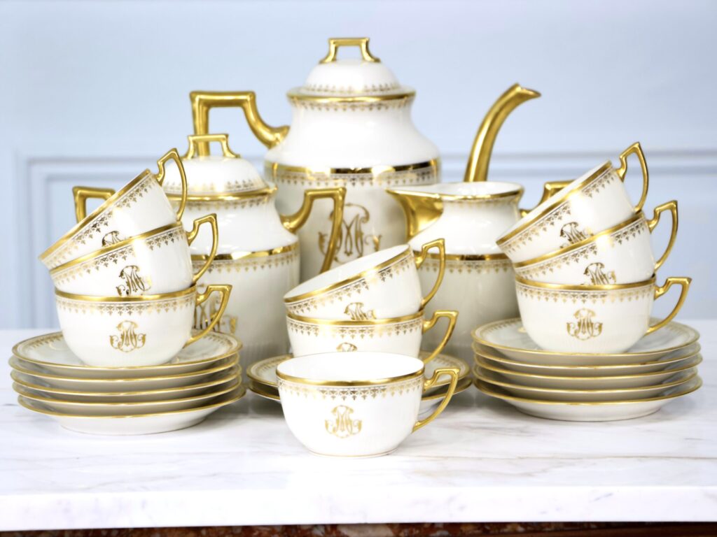 Фарфоровый чайный сервиз P.P. Limoges