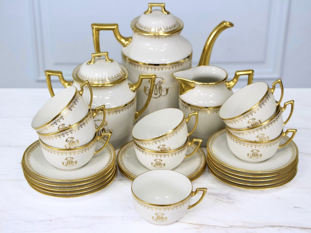 Фарфоровый чайный сервиз P.P. Limoges