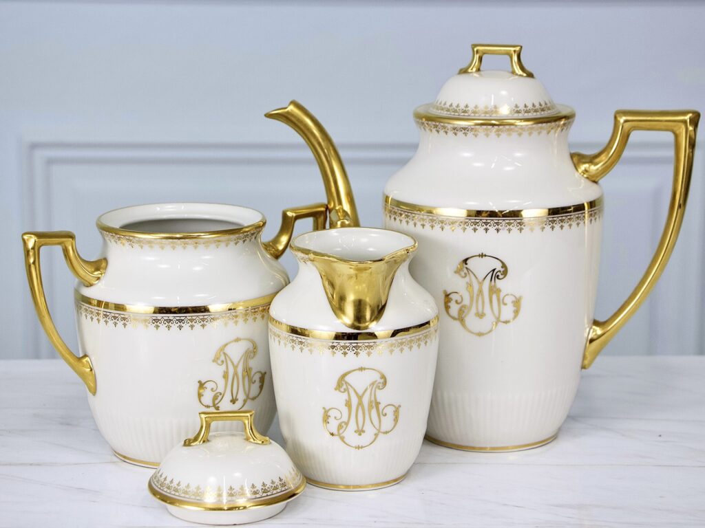 Фарфоровый чайный сервиз P.P. Limoges