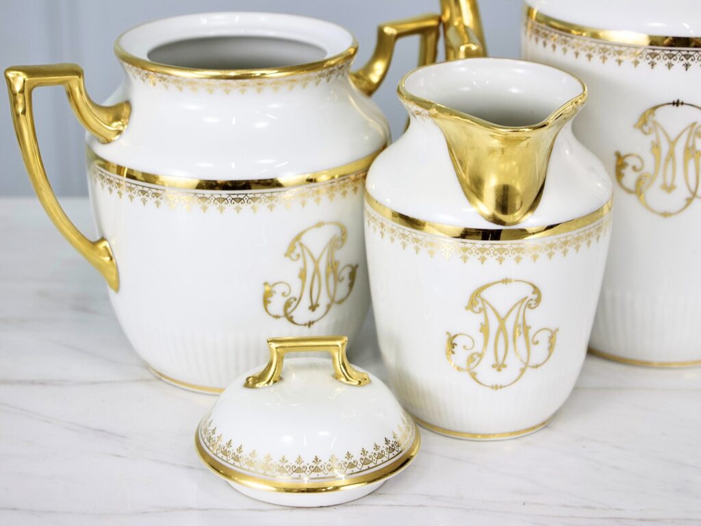 Фарфоровый чайный сервиз P.P. Limoges