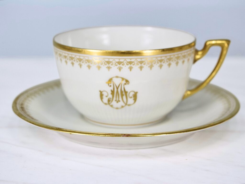 Фарфоровый чайный сервиз P.P. Limoges