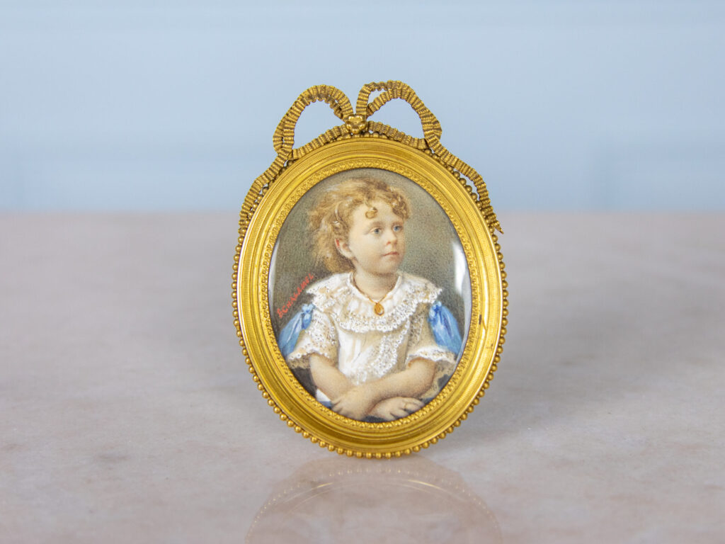Антикварна мініатюра «Портрет дівчинки»