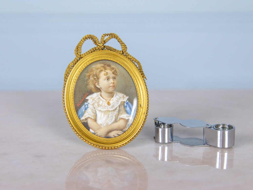 Антикварна мініатюра «Портрет дівчинки»