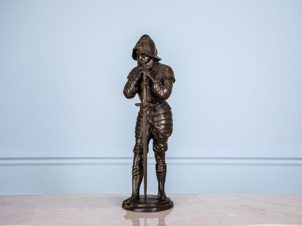 BN4A6063 – копія Скульптура «Гвардієць в обладунках»