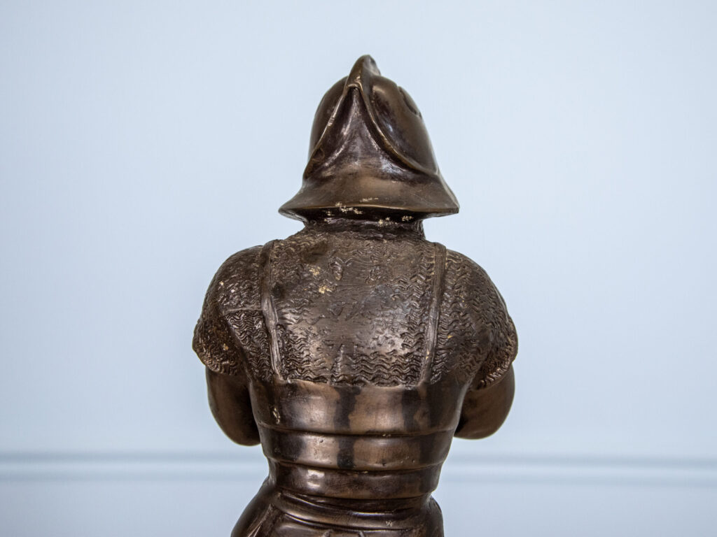 BN4A6079 – копія Скульптура «Гвардієць в обладунках»