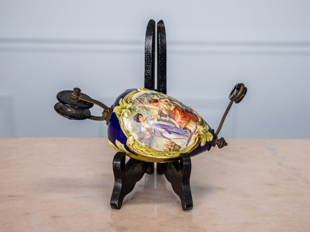 Антикварный фарфоровый противовес для люстры