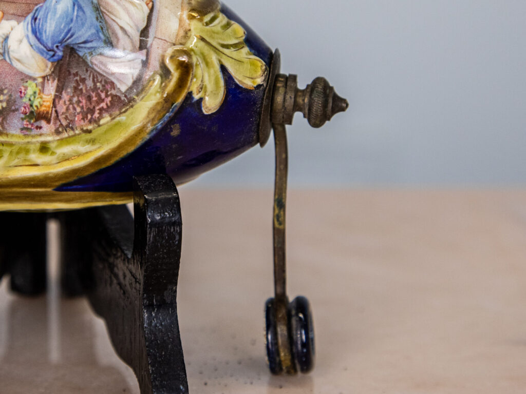 Антикварный фарфоровый противовес для люстры