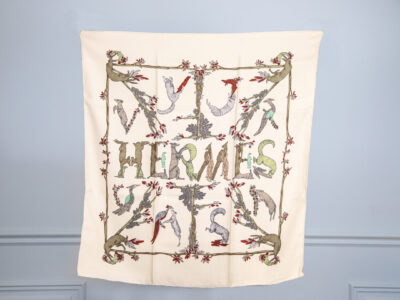 BN4A6386 Вінтажна шовкова хустка Hermès Alphabet III