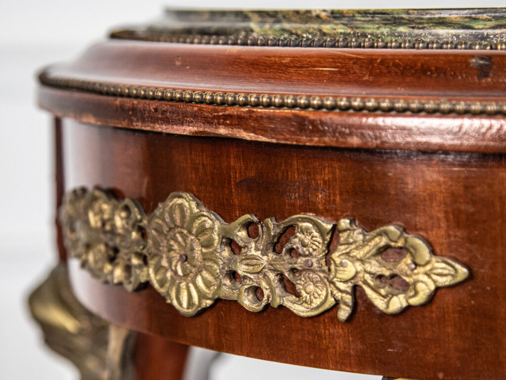 Антикварная подставка в стиле Ампир