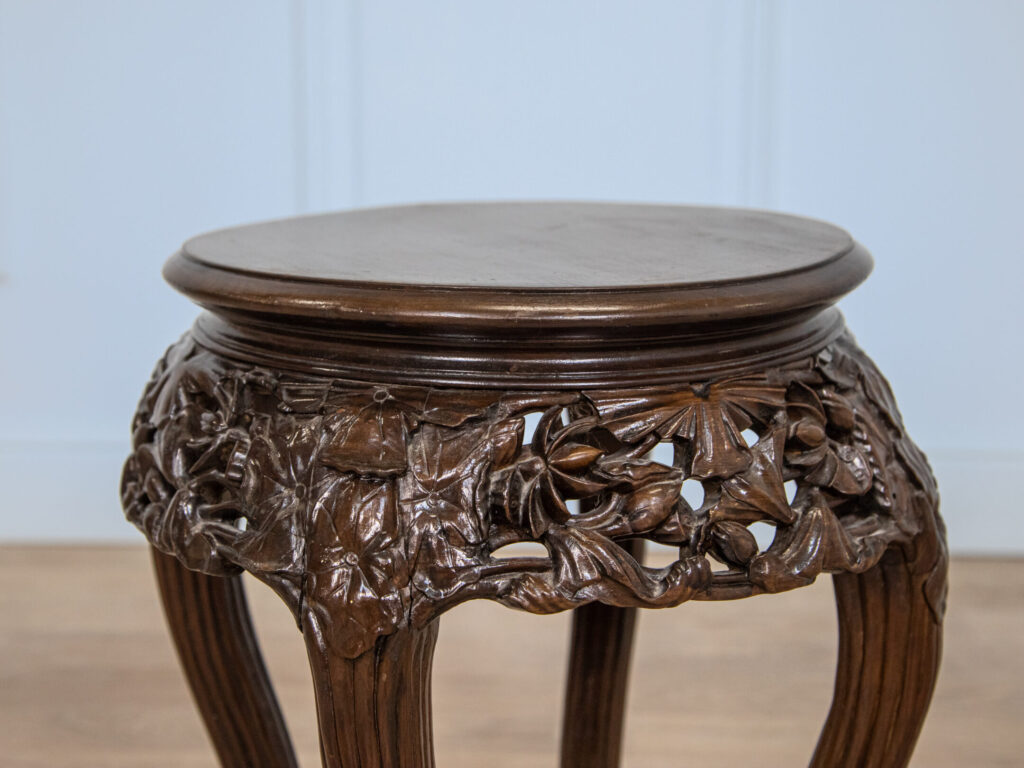 BN4A6606 Антикварный столик в стиле Ар-нуво (Модерн)