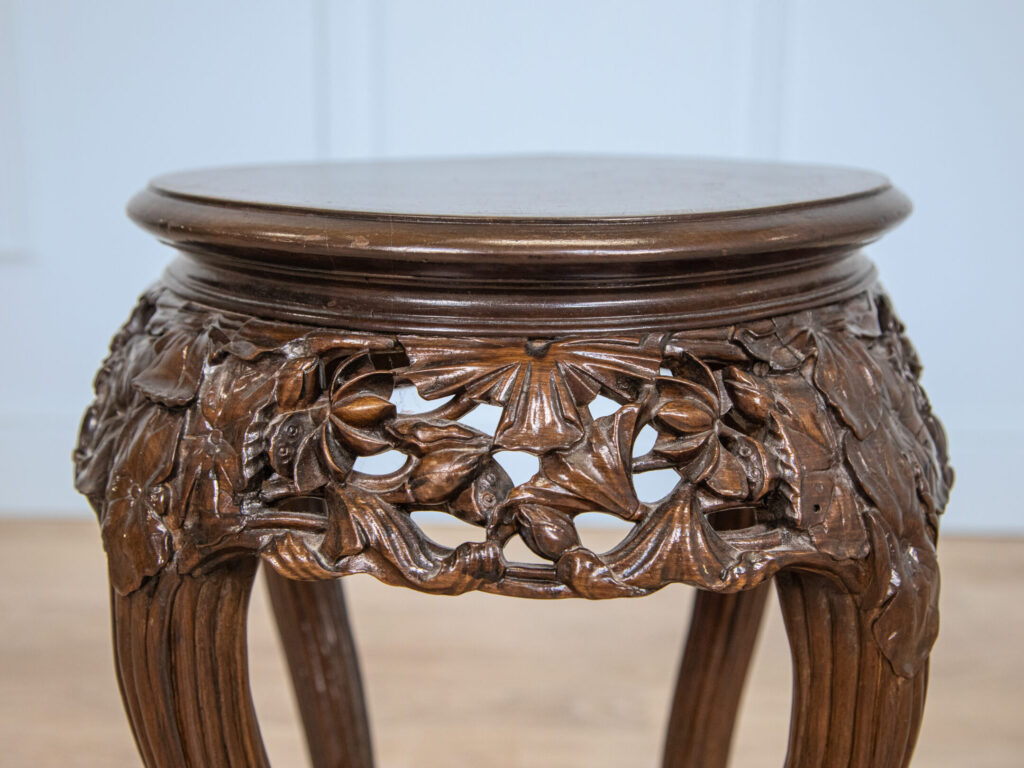 BN4A6610 Антикварный столик в стиле Ар-нуво (Модерн)