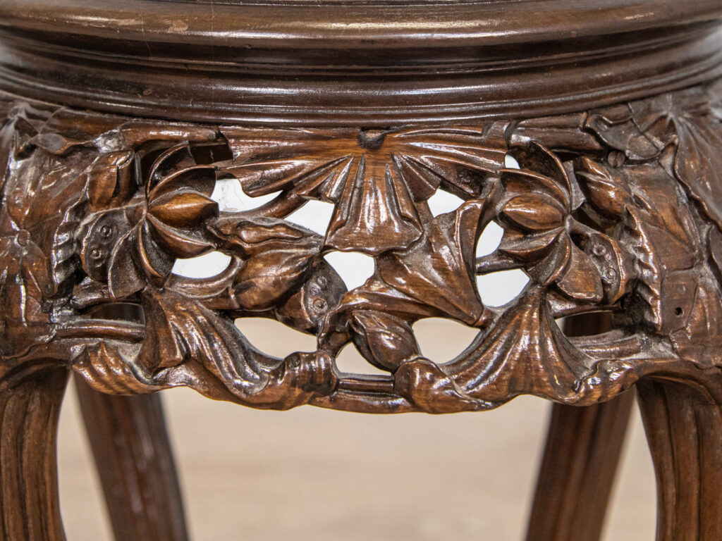 BN4A6611 Антикварный столик в стиле Ар-нуво (Модерн)