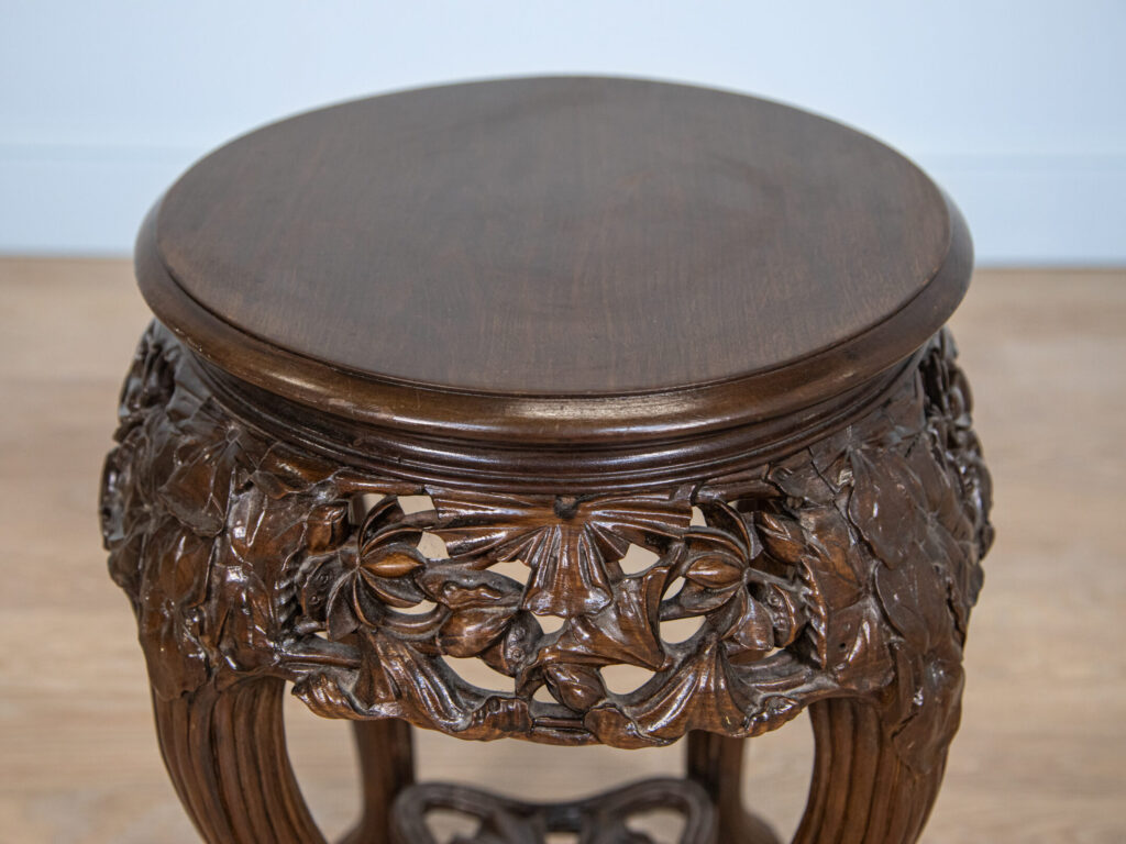 BN4A6619 Антикварный столик в стиле Ар-нуво (Модерн)