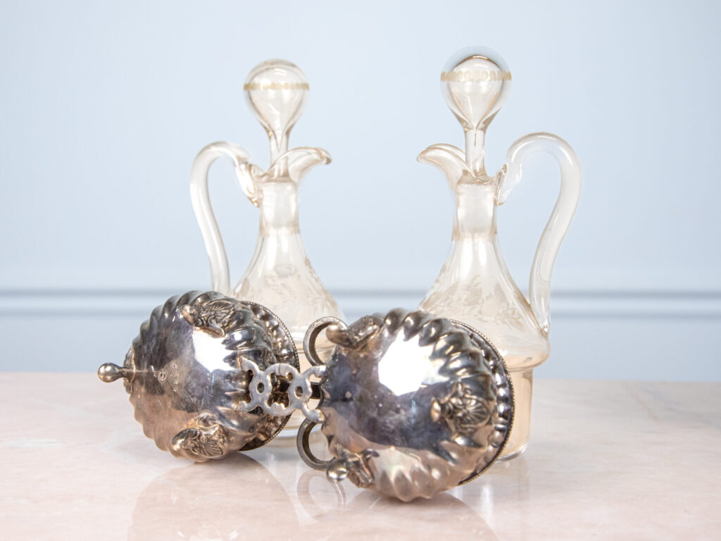 Антикварний крует